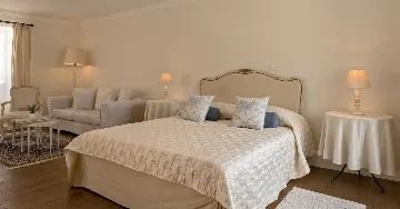 Elegant 7-Bedroom Villa with Pool in Maslinica