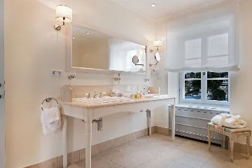 Elegant 7-Bedroom Villa with Pool in Maslinica