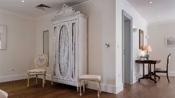 Elegant 7-Bedroom Villa with Pool in Maslinica