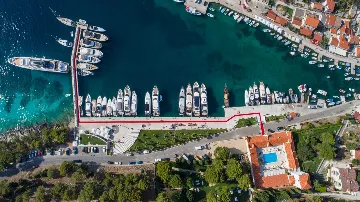 Elegant 7-Bedroom Villa with Pool in Maslinica