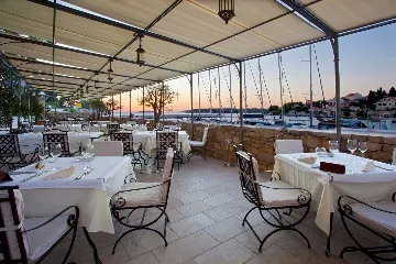 Elegant 7-Bedroom Villa with Pool in Maslinica