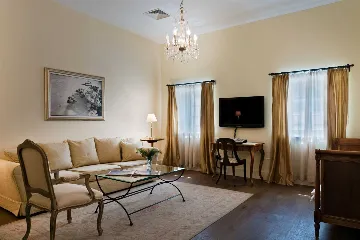 Elegant 7-Bedroom Villa with Pool in Maslinica