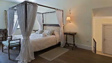 Elegant 7-Bedroom Villa with Pool in Maslinica