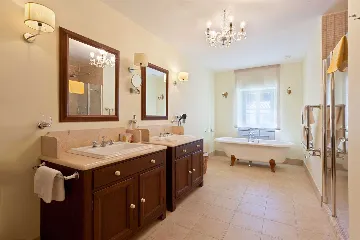 Elegant 7-Bedroom Villa with Pool in Maslinica