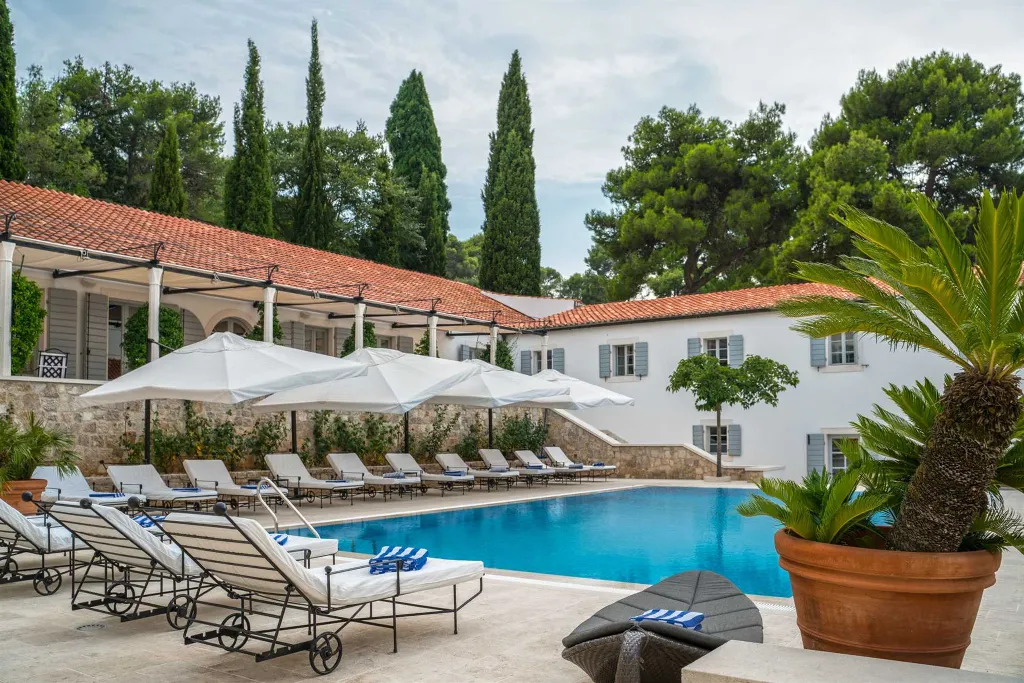 Elegant 7-Bedroom Villa with Pool in Maslinica