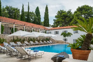 Elegant 7-Bedroom Villa with Pool in Maslinica