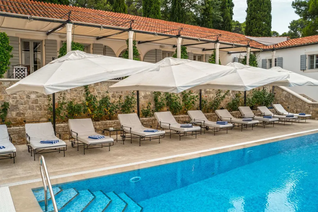 Elegant 7-Bedroom Villa with Pool in Maslinica