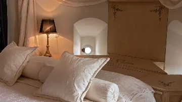 Elegant 7-Bedroom Villa with Pool in Maslinica