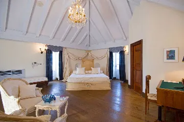 Elegant 7-Bedroom Villa with Pool in Maslinica