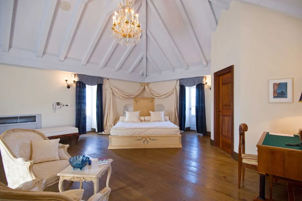 Elegant 7-Bedroom Villa with Pool in Maslinica
