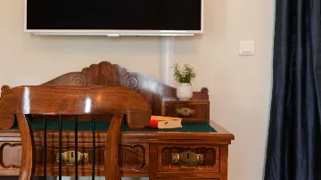 Elegant 7-Bedroom Villa with Pool in Maslinica