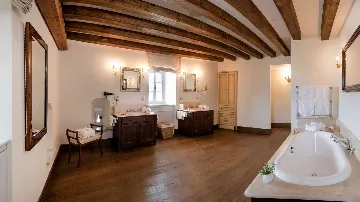 Elegant 7-Bedroom Villa with Pool in Maslinica