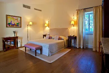 Elegant 7-Bedroom Villa with Pool in Maslinica