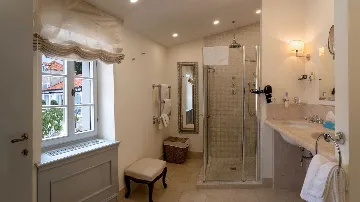 Elegant 7-Bedroom Villa with Pool in Maslinica