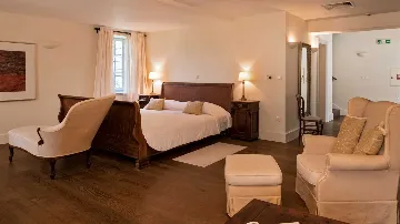 Elegant 7-Bedroom Villa with Pool in Maslinica