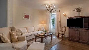 Elegant 7-Bedroom Villa with Pool in Maslinica