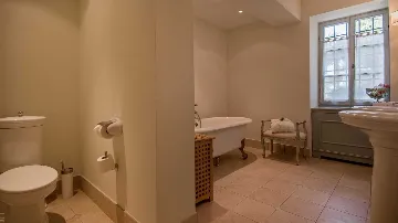 Elegant 7-Bedroom Villa with Pool in Maslinica