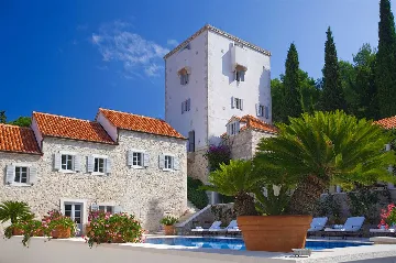 Elegant 7-Bedroom Villa with Pool in Maslinica