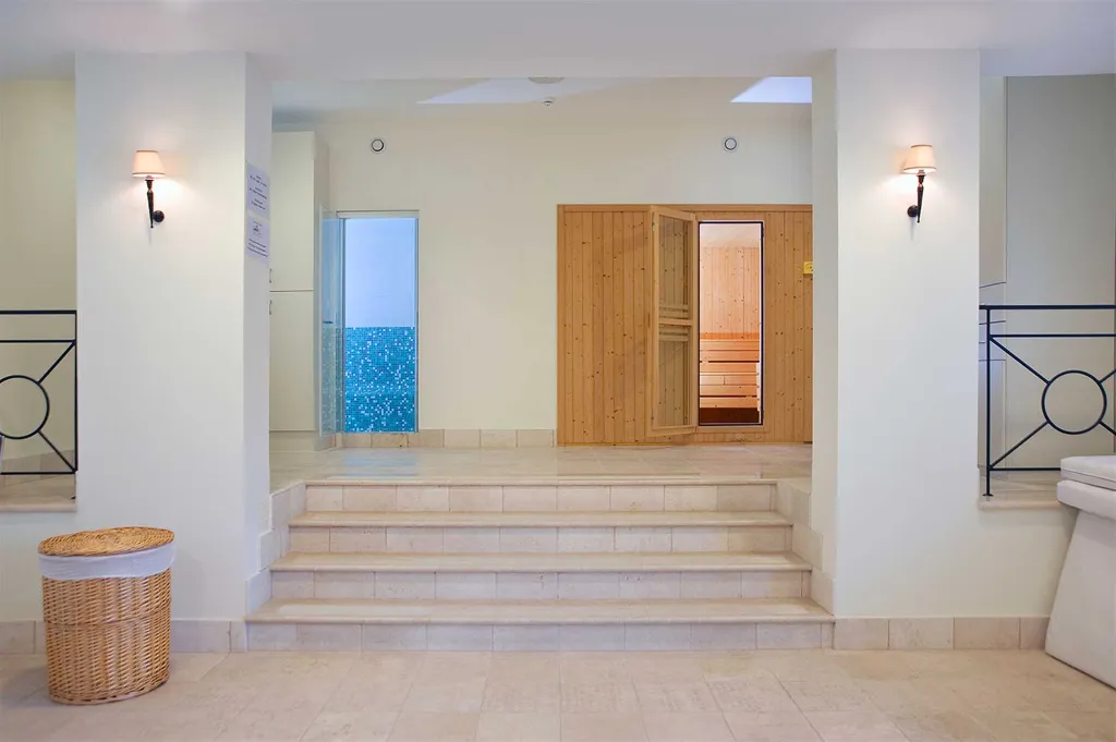 Elegant 7-Bedroom Villa with Pool in Maslinica