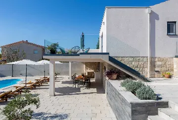 Modern Villa with Heated Pool in Kaštel Sućurac