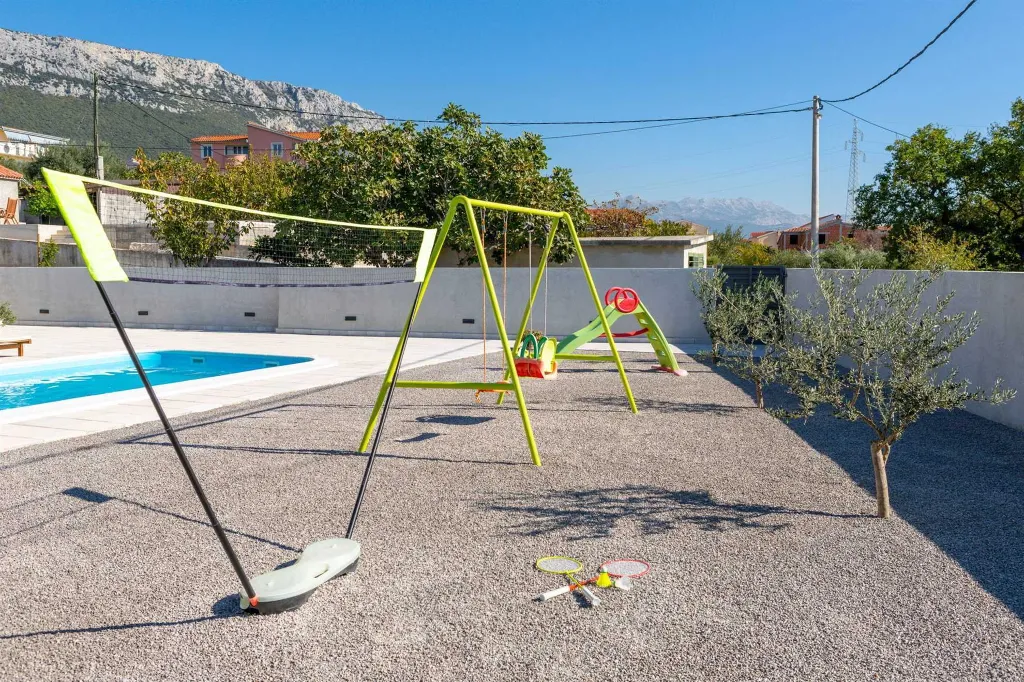 Modern Villa with Heated Pool in Kaštel Sućurac