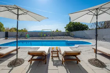 Modern Villa with Heated Pool in Kaštel Sućurac