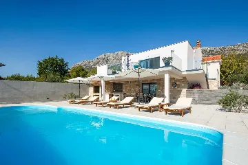 Modern Villa with Heated Pool in Kaštel Sućurac