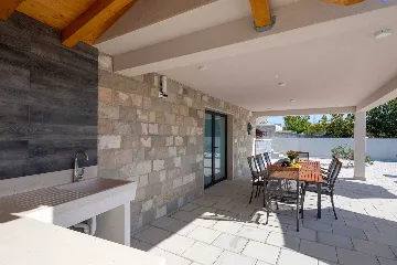 Modern Villa with Heated Pool in Kaštel Sućurac
