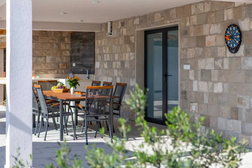Modern Villa with Heated Pool in Kaštel Sućurac