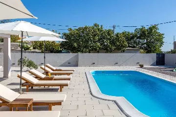 Modern Villa with Heated Pool in Kaštel Sućurac