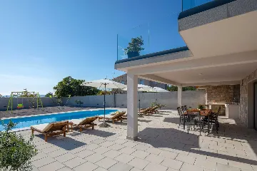 Modern Villa with Heated Pool in Kaštel Sućurac