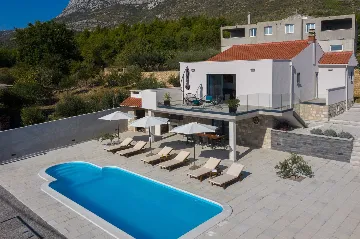 Modern Villa with Heated Pool in Kaštel Sućurac