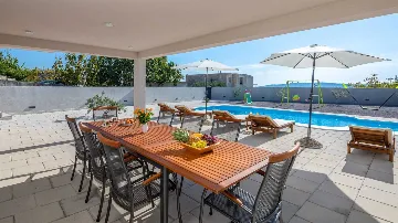 Modern Villa with Heated Pool in Kaštel Sućurac