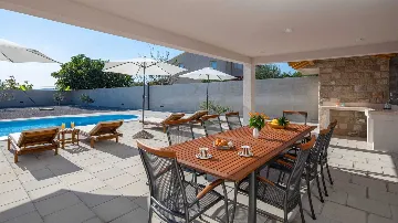 Modern Villa with Heated Pool in Kaštel Sućurac