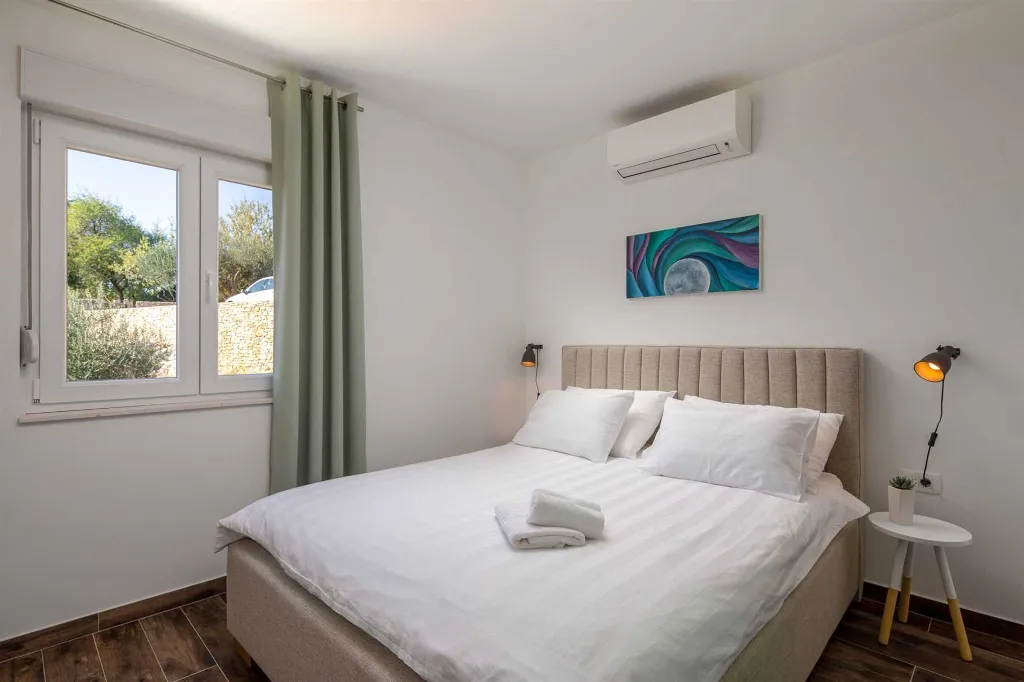 Modern Villa with Heated Pool in Kaštel Sućurac