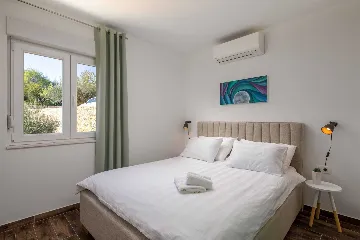 Modern Villa with Heated Pool in Kaštel Sućurac