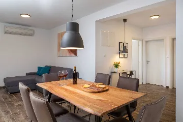 Modern Villa with Heated Pool in Kaštel Sućurac