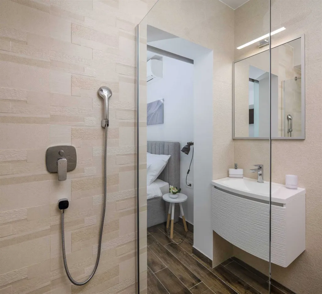 Modern Villa with Heated Pool in Kaštel Sućurac