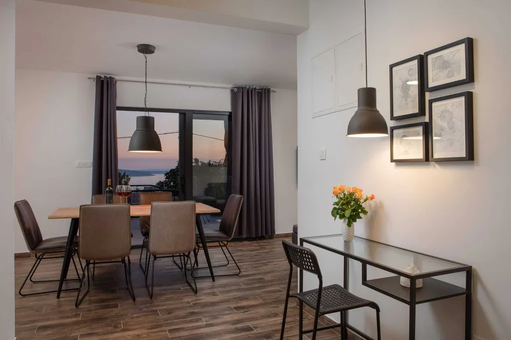 Modern Villa with Heated Pool in Kaštel Sućurac