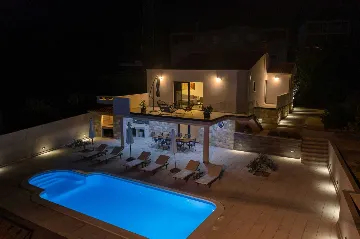 Modern Villa with Heated Pool in Kaštel Sućurac