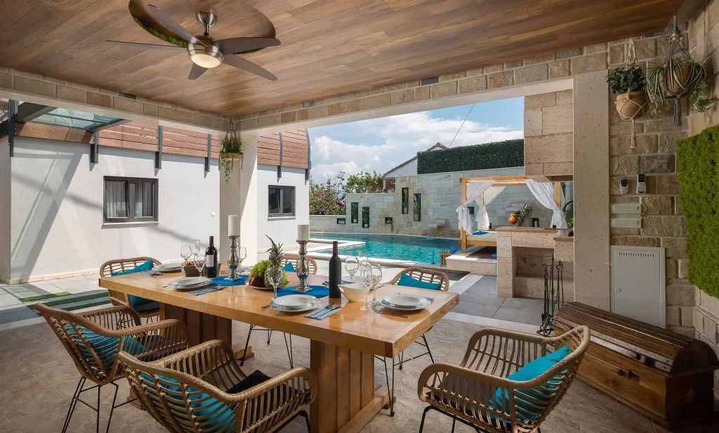 Modern Seaside Villa with Pool in Arbanija