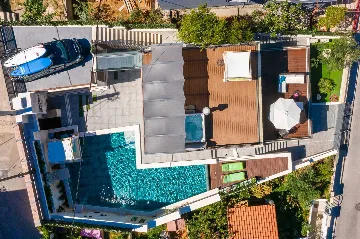 Modern Seaside Villa with Pool in Arbanija