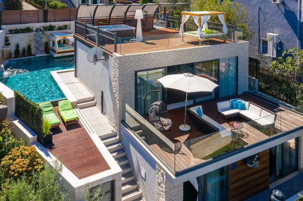 Modern Seaside Villa with Pool in Arbanija
