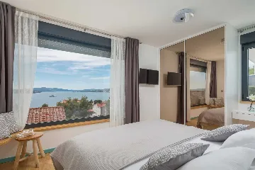 Contemporary Villa with Pool and Sea Views – Okrug Gornji