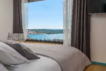 Contemporary Villa with Pool and Sea Views – Okrug Gornji