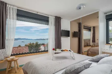 Contemporary Villa with Pool and Sea Views – Okrug Gornji