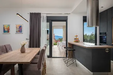 Contemporary Villa with Pool and Sea Views – Okrug Gornji