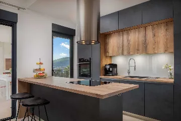 Contemporary Villa with Pool and Sea Views – Okrug Gornji