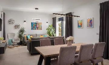 Contemporary Villa with Pool and Sea Views – Okrug Gornji