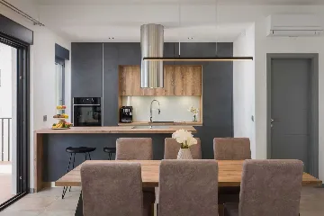 Contemporary Villa with Pool and Sea Views – Okrug Gornji